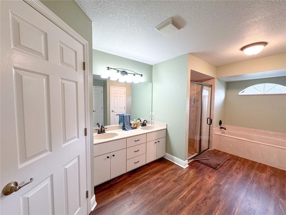 For Sale: $575,000 (3 beds, 3 baths, 2535 Square Feet)