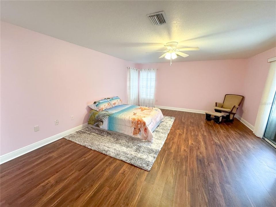 For Sale: $575,000 (3 beds, 3 baths, 2535 Square Feet)