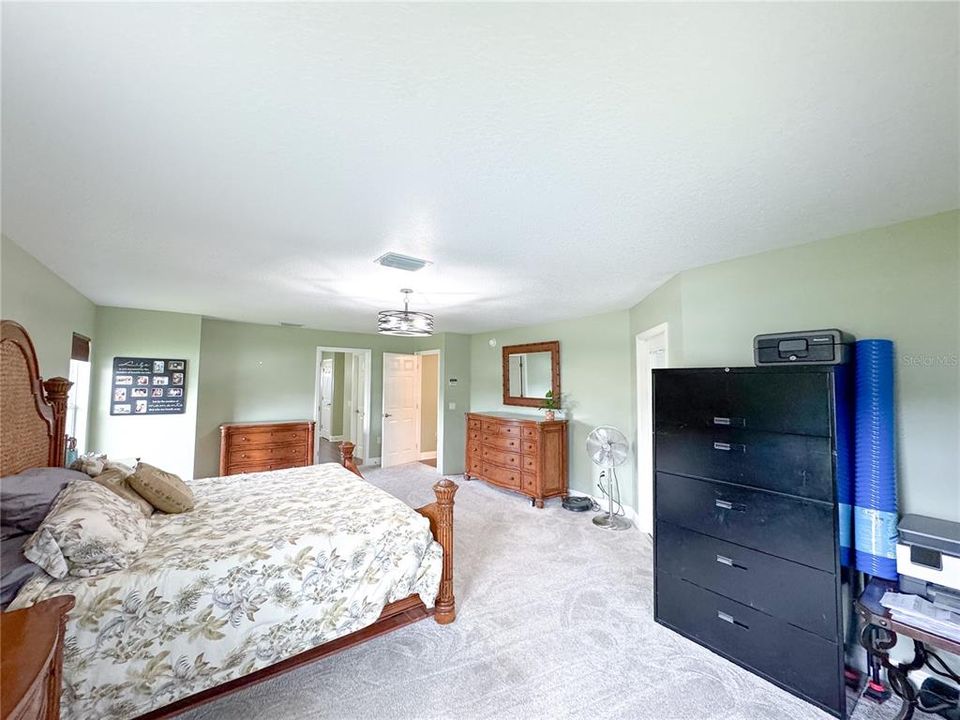 For Sale: $575,000 (3 beds, 3 baths, 2535 Square Feet)