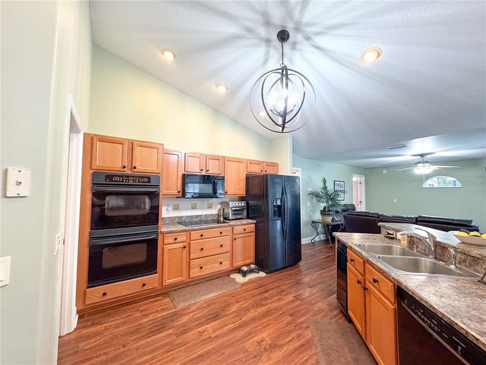 For Sale: $575,000 (3 beds, 3 baths, 2535 Square Feet)