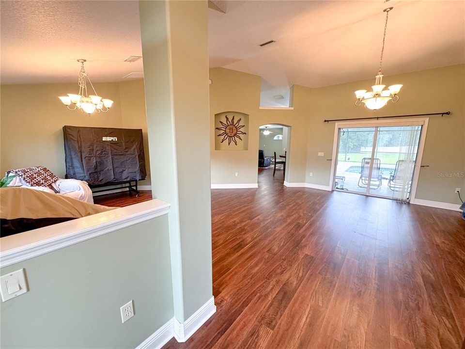 For Sale: $575,000 (3 beds, 3 baths, 2535 Square Feet)