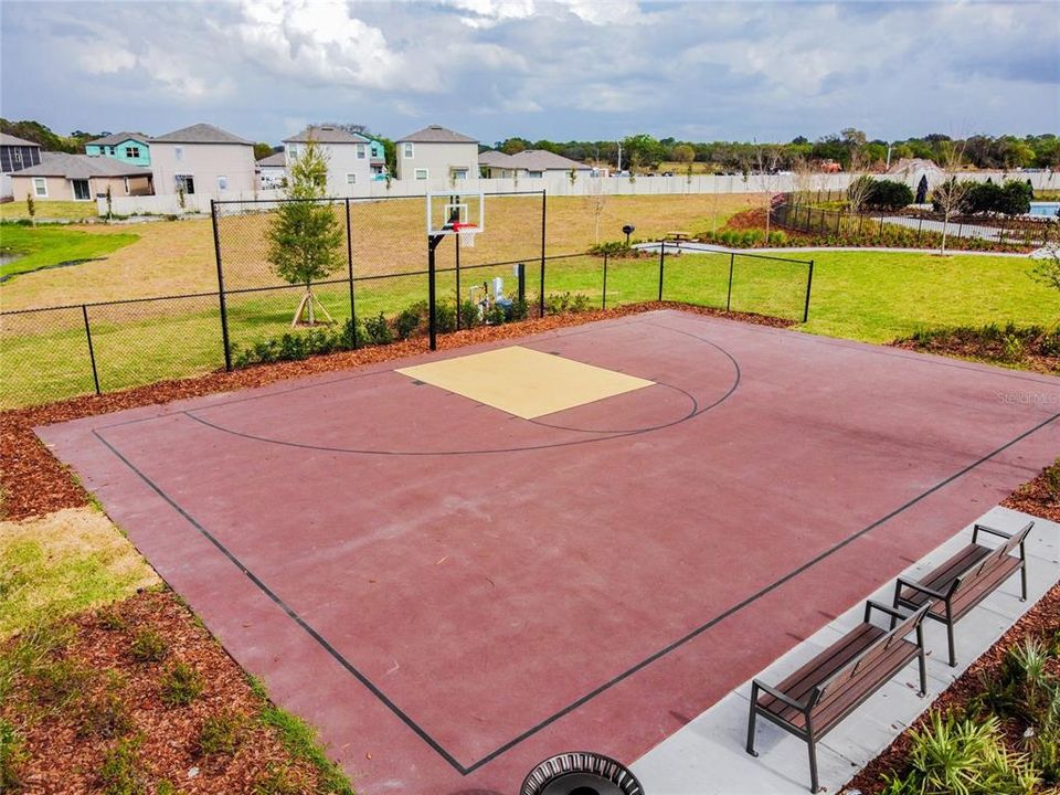 For Rent: $2,390 (4 beds, 2 baths, 2635 Square Feet)