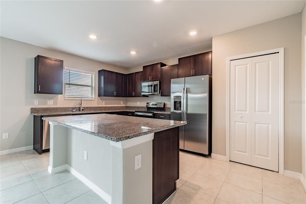 For Rent: $2,390 (4 beds, 2 baths, 2635 Square Feet)