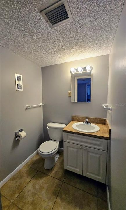 Activo con contrato: $1,700 (1 camas, 1 baños, 885 Pies cuadrados)