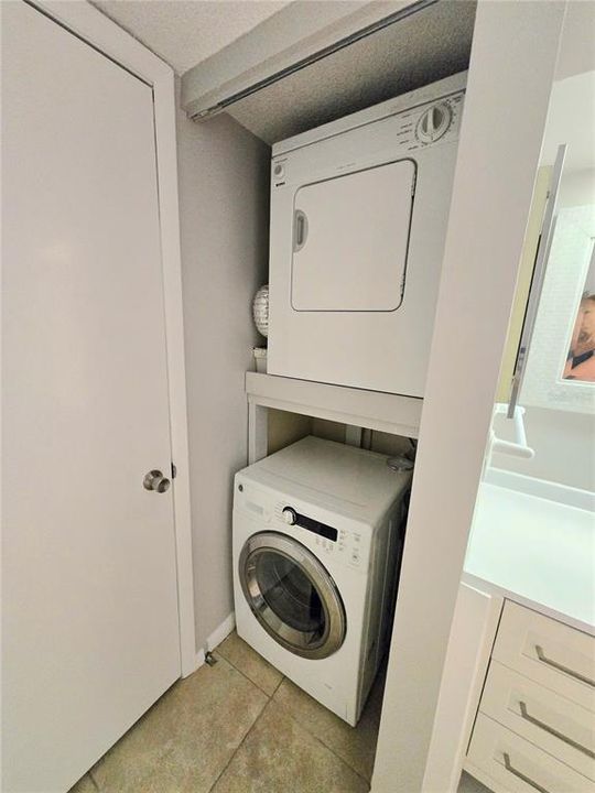 Activo con contrato: $1,700 (1 camas, 1 baños, 885 Pies cuadrados)