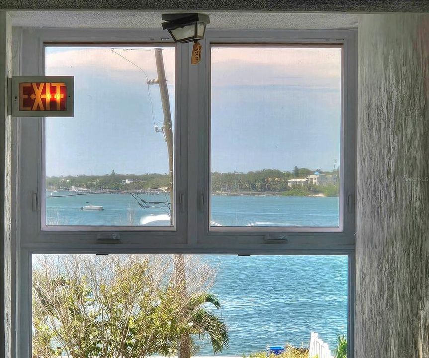 Activo con contrato: $1,700 (1 camas, 1 baños, 885 Pies cuadrados)