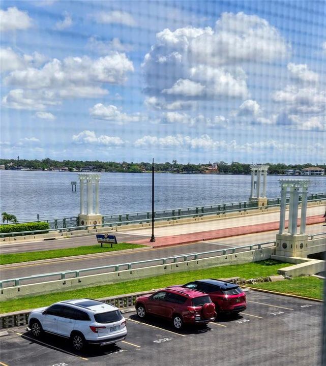 Activo con contrato: $1,700 (1 camas, 1 baños, 885 Pies cuadrados)