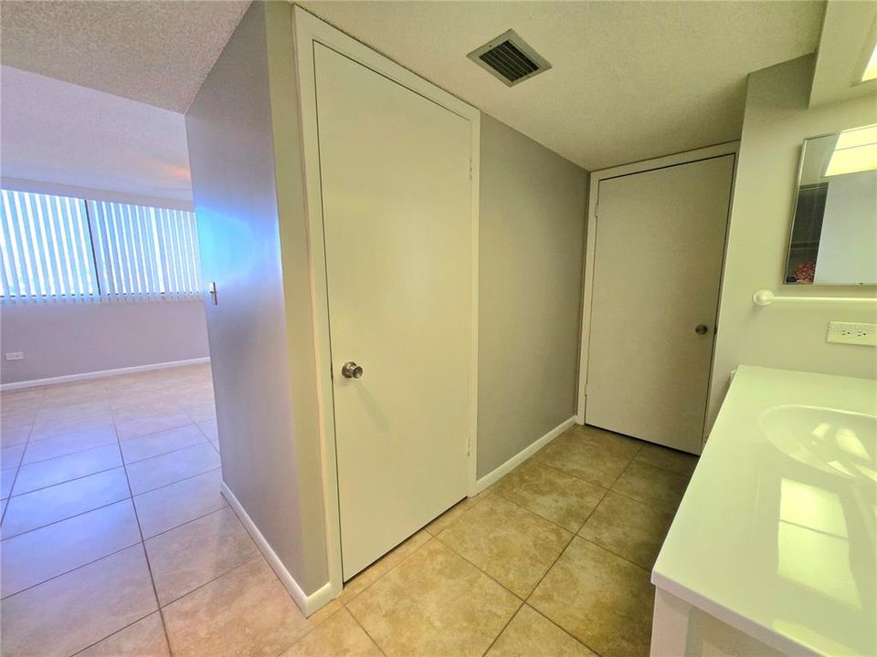 Activo con contrato: $1,700 (1 camas, 1 baños, 885 Pies cuadrados)