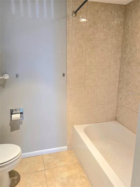 Activo con contrato: $1,700 (1 camas, 1 baños, 885 Pies cuadrados)