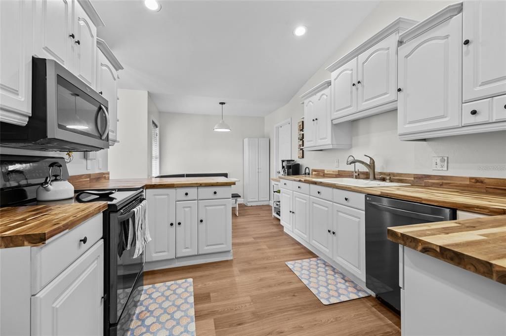 For Sale: $499,995 (4 beds, 3 baths, 2266 Square Feet)