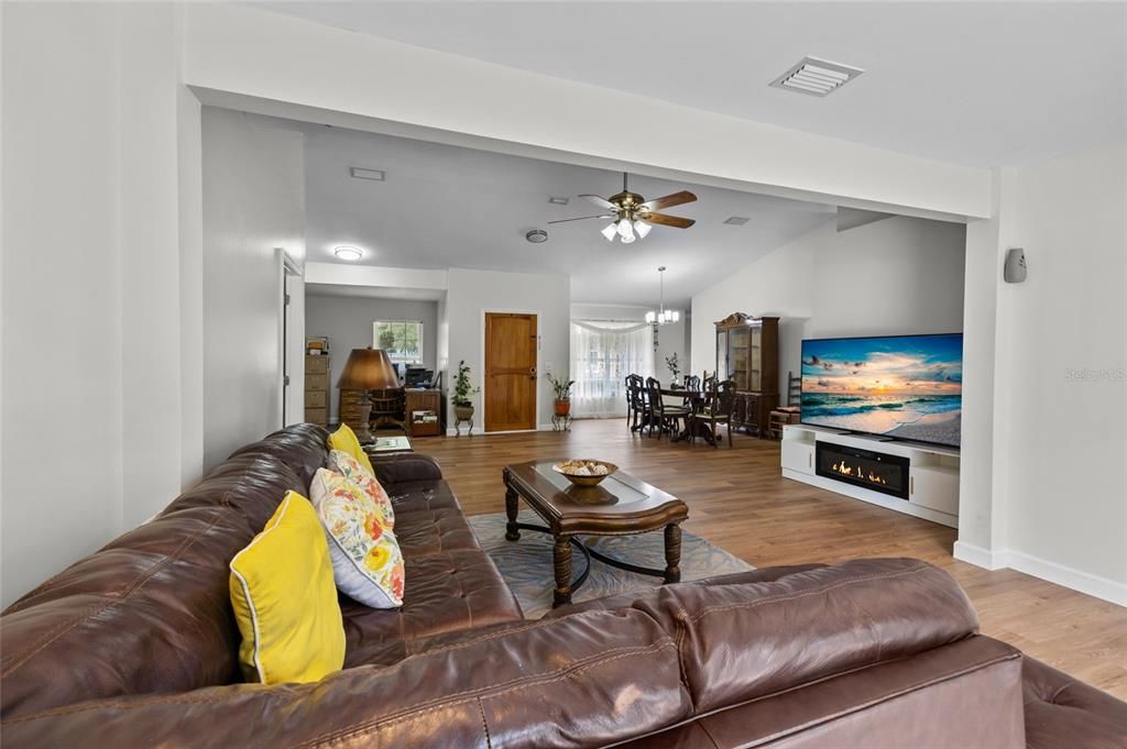 For Sale: $499,995 (4 beds, 3 baths, 2266 Square Feet)