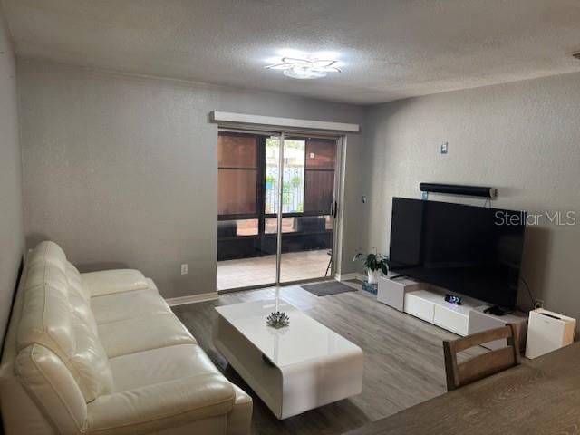 待售: $259,900 (2 贝兹, 2 浴室, 1068 平方英尺)