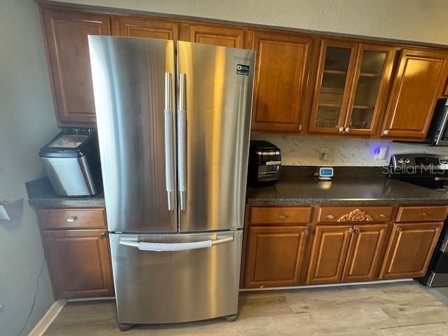 待售: $259,900 (2 贝兹, 2 浴室, 1068 平方英尺)