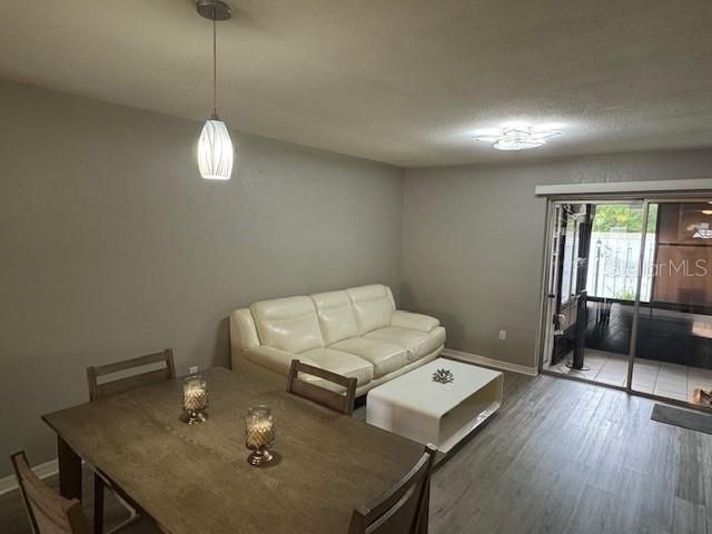 待售: $259,900 (2 贝兹, 2 浴室, 1068 平方英尺)