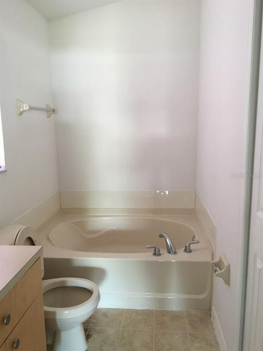 For Rent: $1,800 (4 beds, 2 baths, 1655 Square Feet)