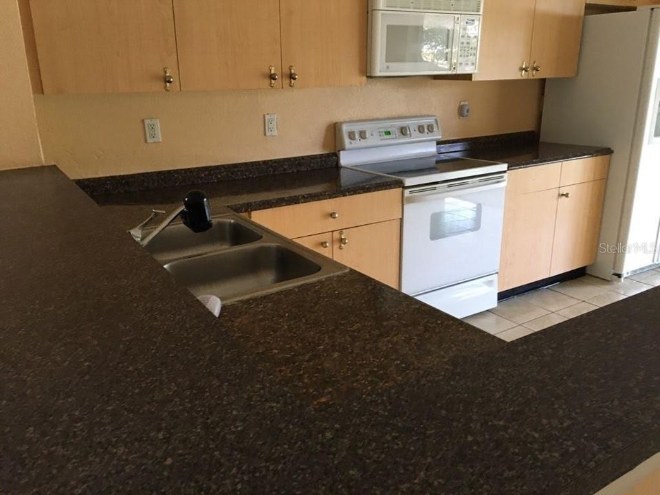 For Rent: $1,800 (4 beds, 2 baths, 1655 Square Feet)