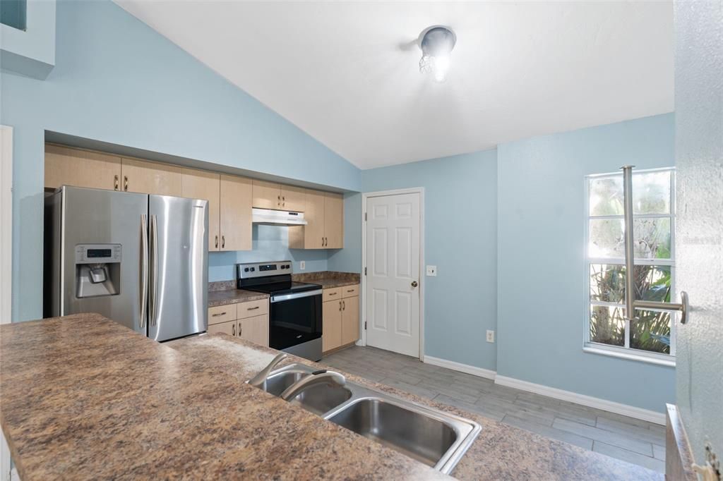 Active With Contract: $245,000 (3 beds, 2 baths, 1249 Square Feet)