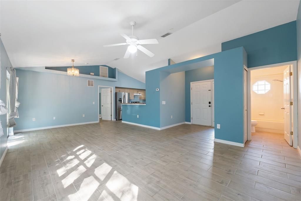 Active With Contract: $245,000 (3 beds, 2 baths, 1249 Square Feet)