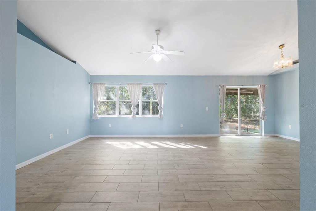 Active With Contract: $245,000 (3 beds, 2 baths, 1249 Square Feet)