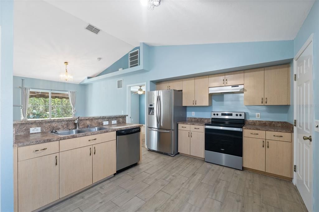Active With Contract: $245,000 (3 beds, 2 baths, 1249 Square Feet)