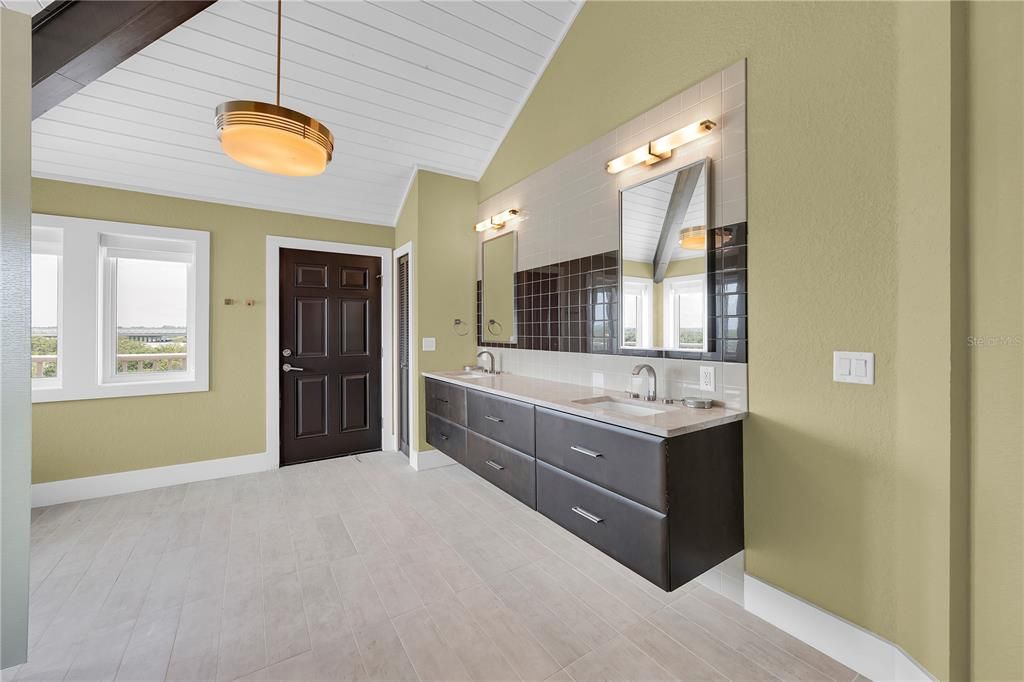 待售: $1,950,000 (4 贝兹, 3 浴室, 3615 平方英尺)