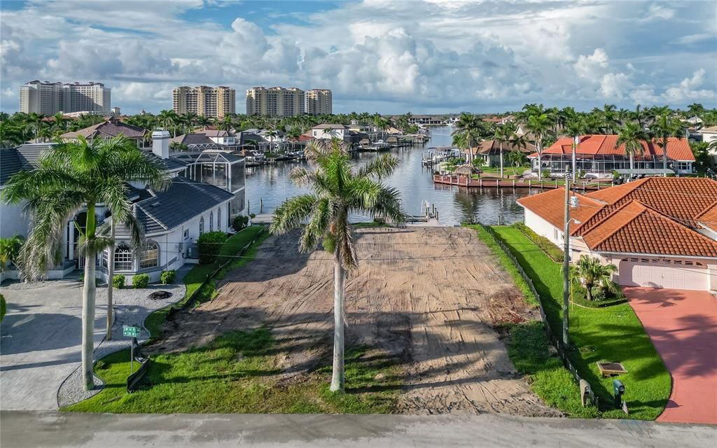 待售: $1,490,000 (0.23 acres)