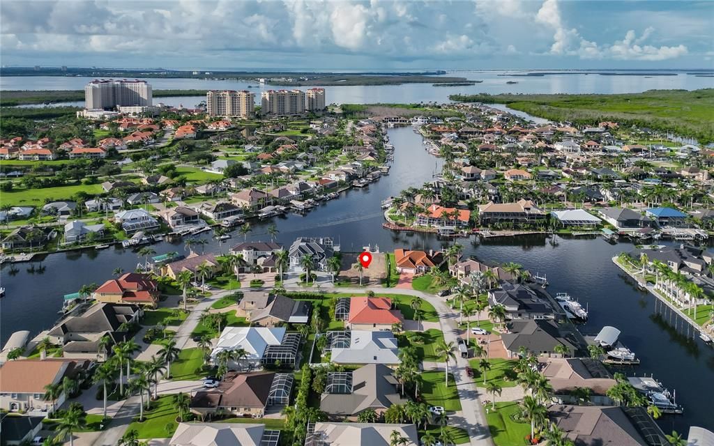 待售: $1,490,000 (0.23 acres)