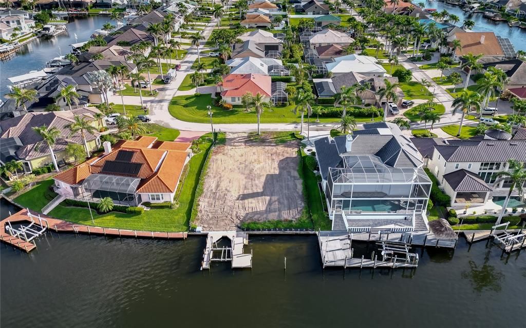 待售: $1,490,000 (0.23 acres)