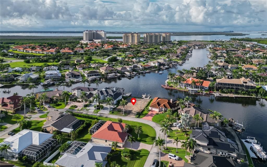 待售: $1,490,000 (0.23 acres)