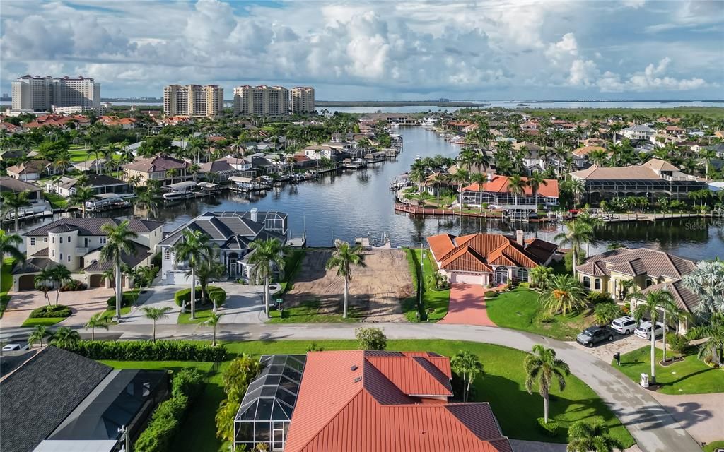 待售: $1,490,000 (0.23 acres)