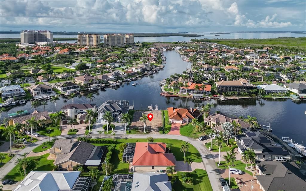 待售: $1,490,000 (0.23 acres)