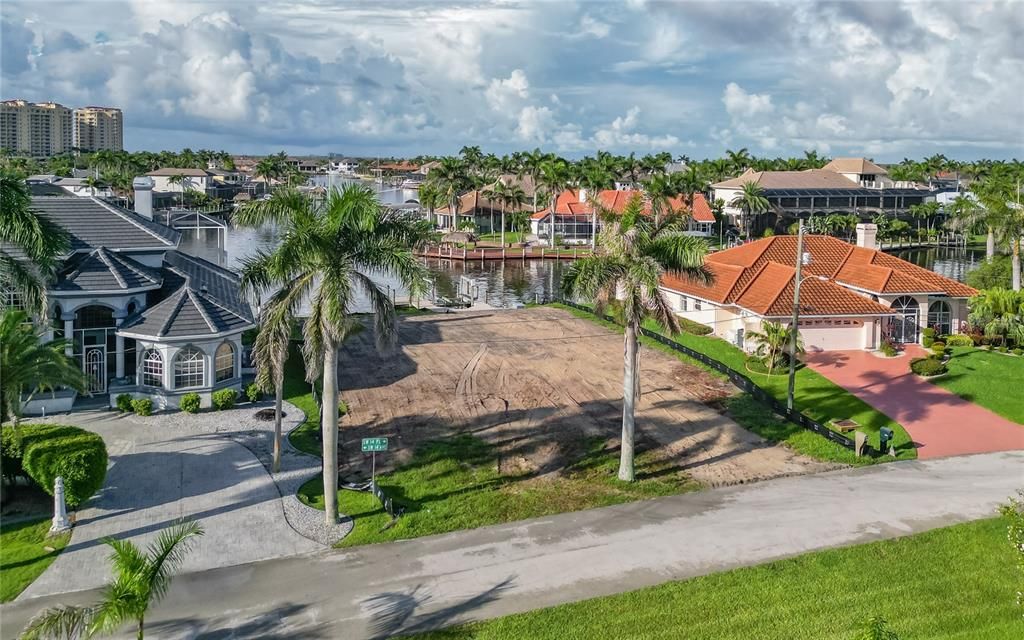 待售: $1,490,000 (0.23 acres)