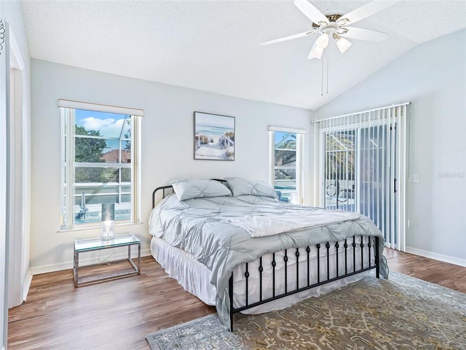 出租: $4,500 (3 贝兹, 2 浴室, 1943 平方英尺)