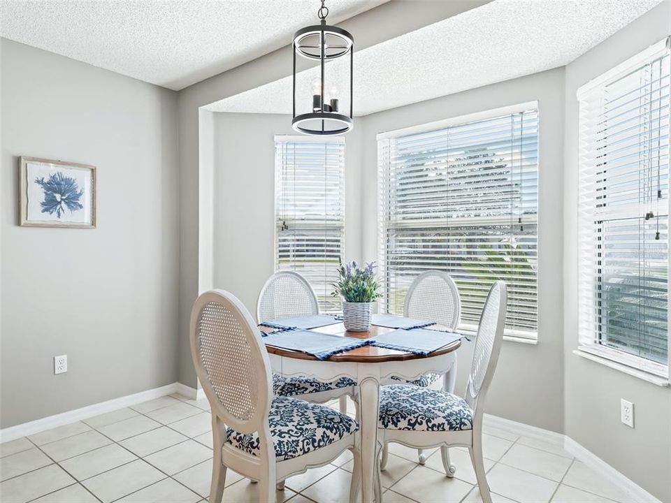 出租: $4,500 (3 贝兹, 2 浴室, 1943 平方英尺)