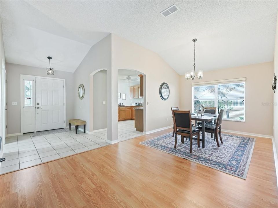 出租: $4,500 (3 贝兹, 2 浴室, 1943 平方英尺)