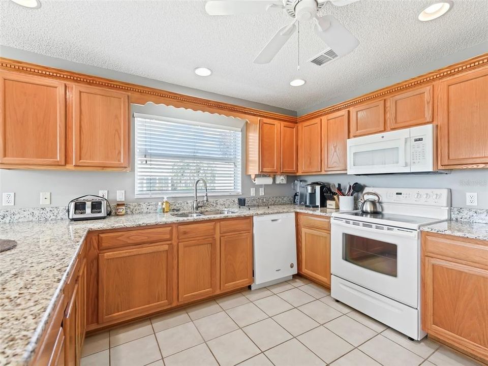 出租: $4,500 (3 贝兹, 2 浴室, 1943 平方英尺)