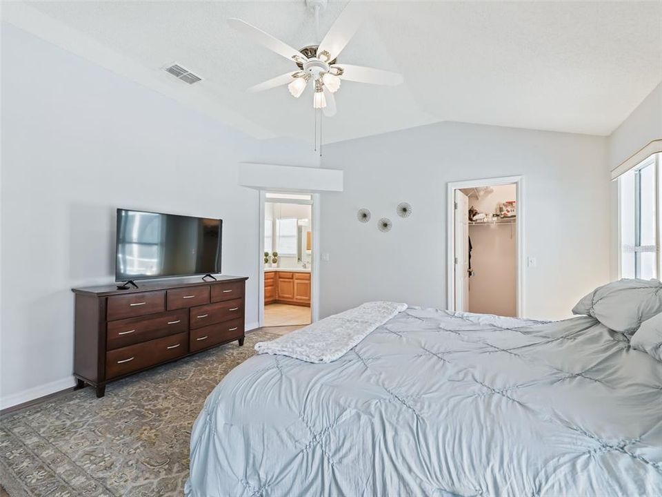 出租: $4,500 (3 贝兹, 2 浴室, 1943 平方英尺)