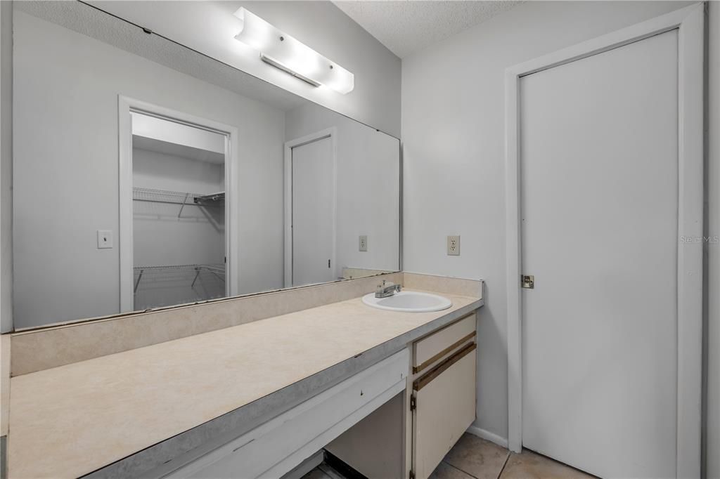 Activo con contrato: $250,000 (3 camas, 2 baños, 1533 Pies cuadrados)