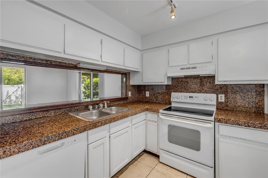 Activo con contrato: $250,000 (3 camas, 2 baños, 1533 Pies cuadrados)