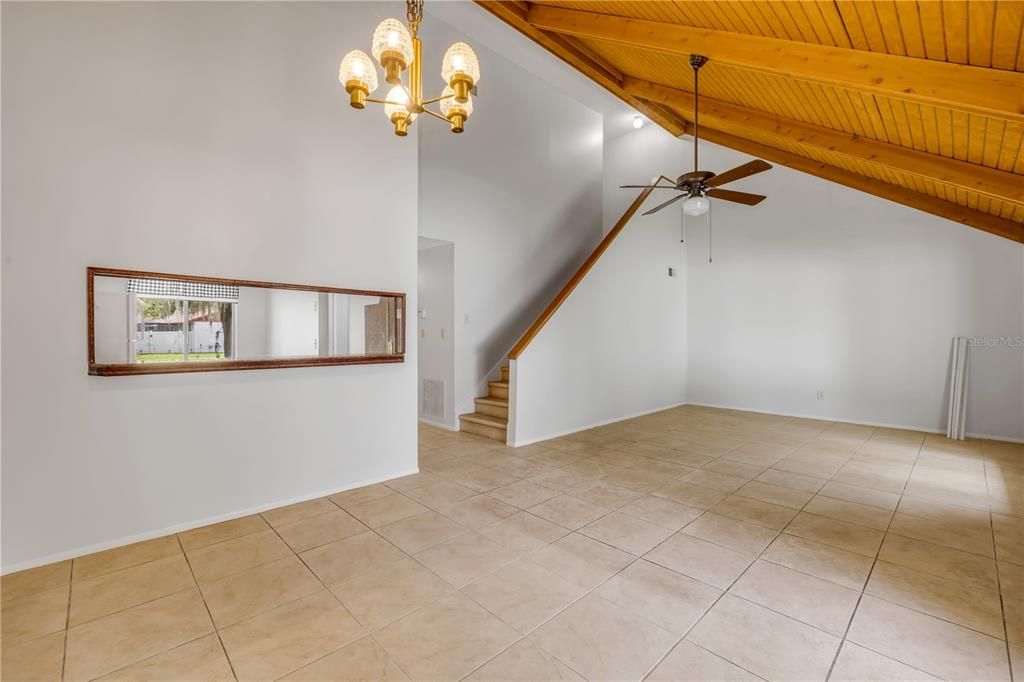 Activo con contrato: $250,000 (3 camas, 2 baños, 1533 Pies cuadrados)