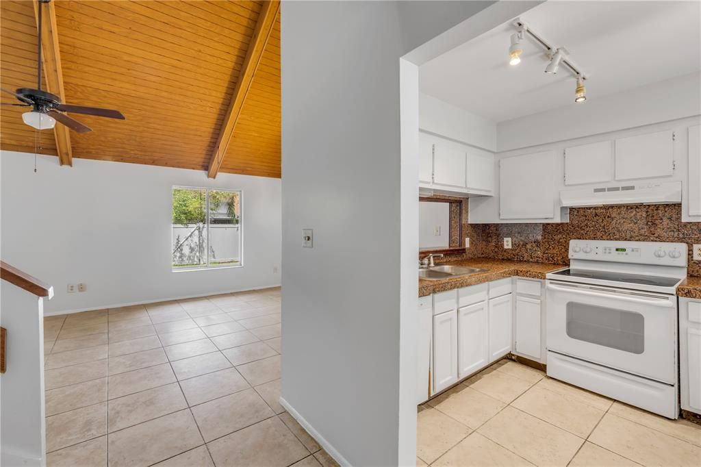 Activo con contrato: $250,000 (3 camas, 2 baños, 1533 Pies cuadrados)