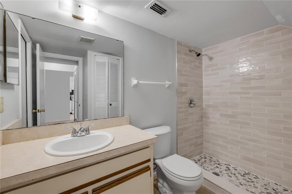 Activo con contrato: $250,000 (3 camas, 2 baños, 1533 Pies cuadrados)