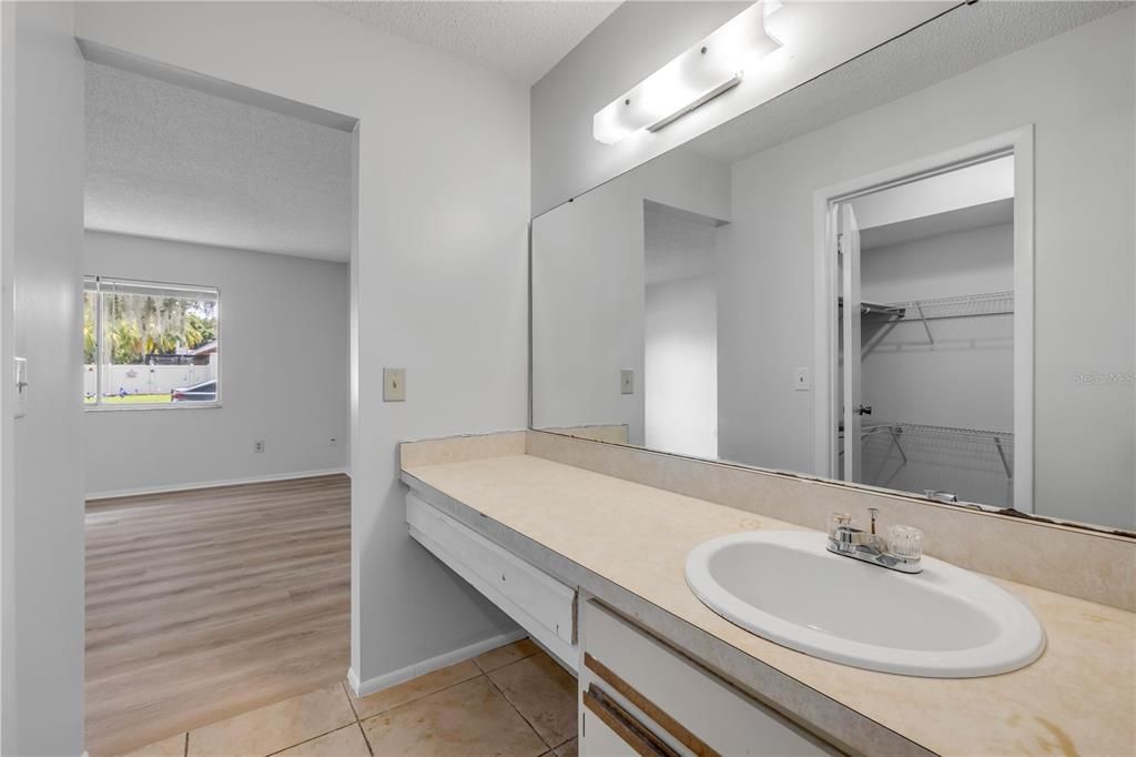 Activo con contrato: $250,000 (3 camas, 2 baños, 1533 Pies cuadrados)