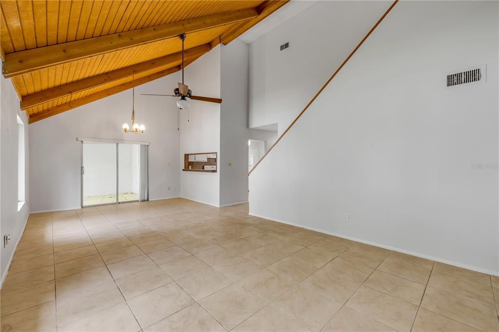 Activo con contrato: $250,000 (3 camas, 2 baños, 1533 Pies cuadrados)