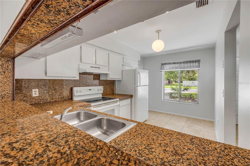 Activo con contrato: $250,000 (3 camas, 2 baños, 1533 Pies cuadrados)