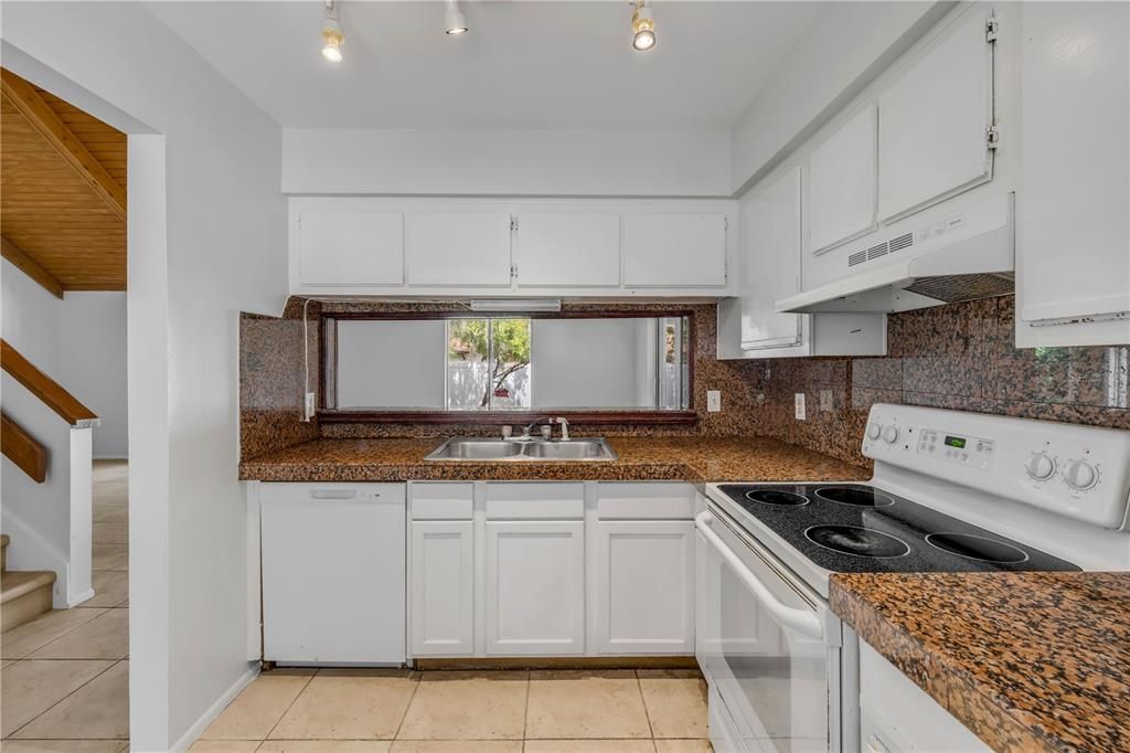 Activo con contrato: $250,000 (3 camas, 2 baños, 1533 Pies cuadrados)