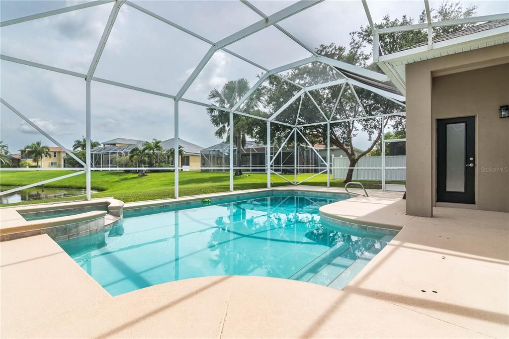 合同活跃: $625,000 (4 贝兹, 3 浴室, 2470 平方英尺)