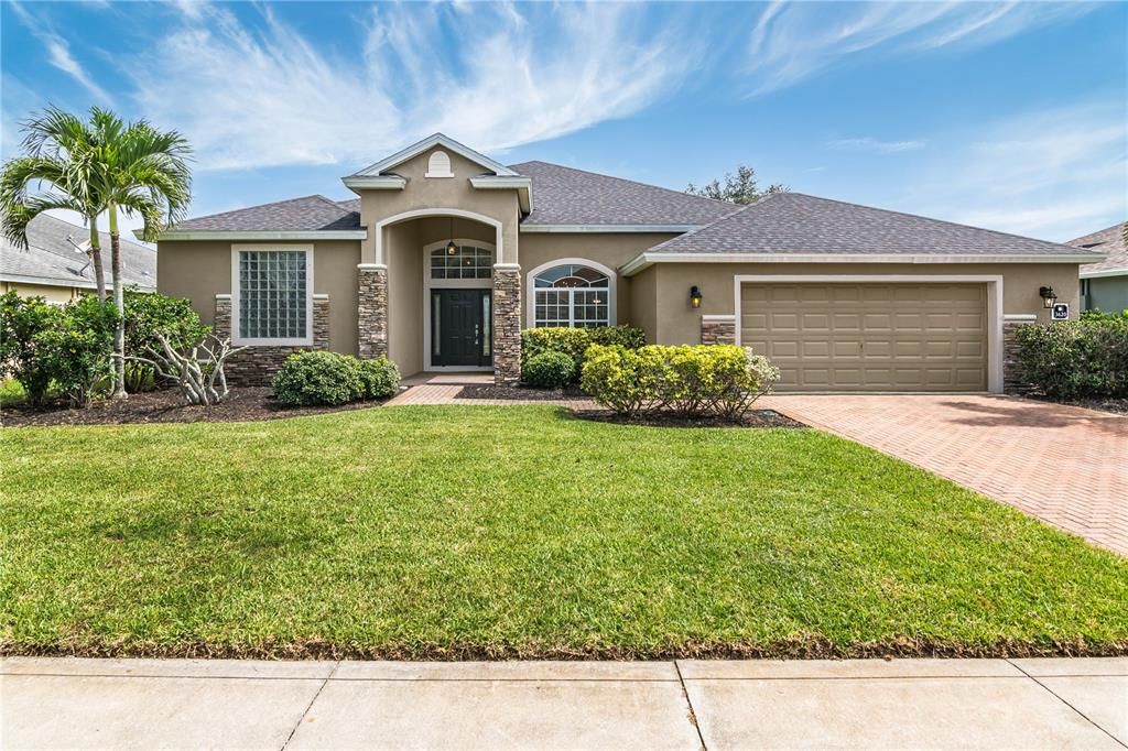 合同活跃: $625,000 (4 贝兹, 3 浴室, 2470 平方英尺)