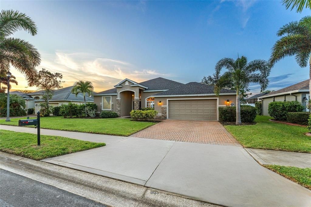 合同活跃: $625,000 (4 贝兹, 3 浴室, 2470 平方英尺)