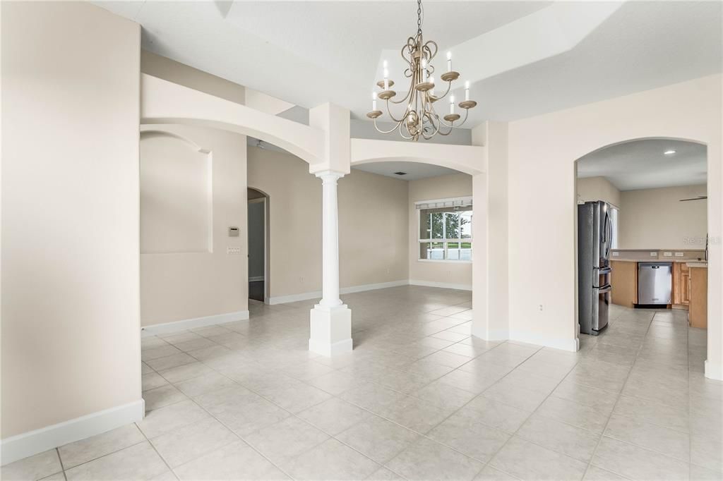 合同活跃: $625,000 (4 贝兹, 3 浴室, 2470 平方英尺)